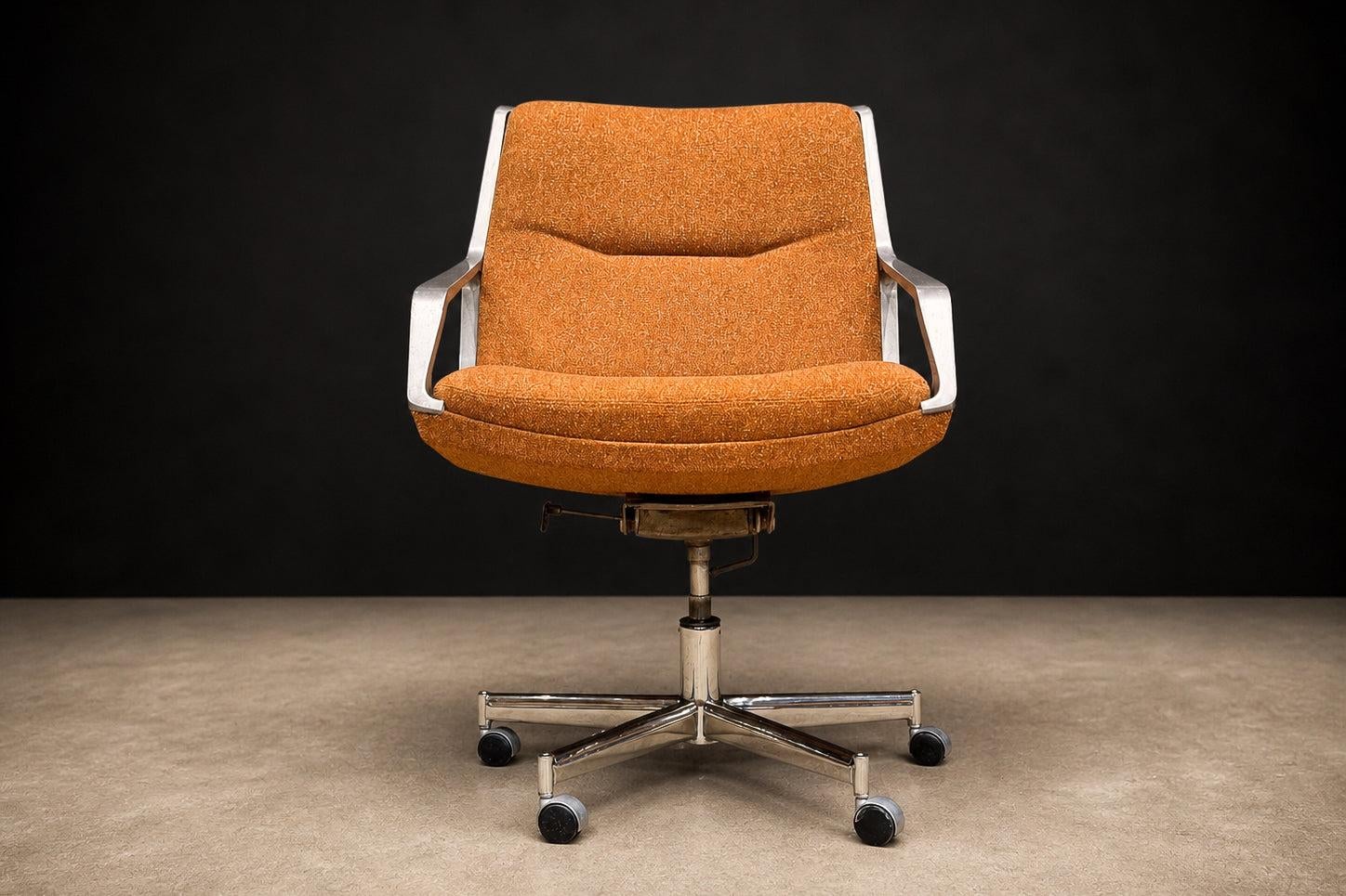 Low Commander” Swivel Armchair by Jorge Zalszupin, Bronze Chenille