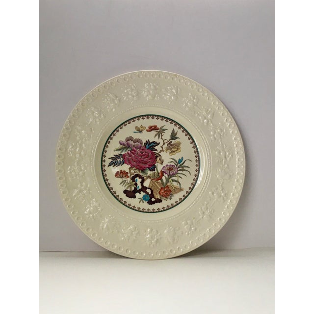 Ceramic Mid 20th Century Bullfinch Wellesely by Wedgwood Decorative Plate For Sale - Image 7 of 8