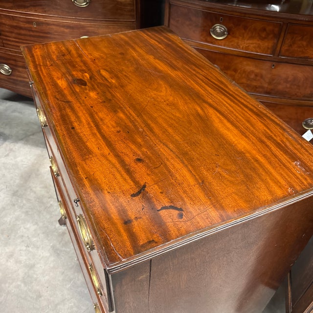 Traditional Mid-18th Century English Mahogany Georgian Period Chest For Sale - Image 3 of 8