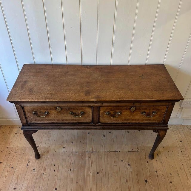Antique George III Oak Dresser Base with Cabriole Legs and Brass Escutcheons, 1810, in Good conditions. Designed before 1890