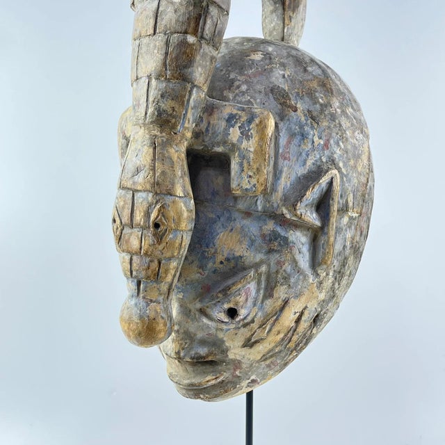 African Early 20th Century Yoruba Gelede Crocodile Mask on Custom Stand Nigeria MATTER COLLECTION For Sale - Image 3 of 6
