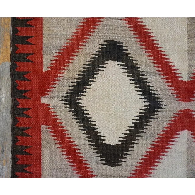 Ivory 1920s Ivory Gray Diamond Antique American Navajo Carpet 4' X 6'9'' Flatweave Wool Rug For Sale - Image 8 of 15