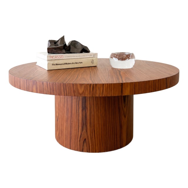 Mid-Century Modern Round Rosewood Pedestal Coffee Table For Sale