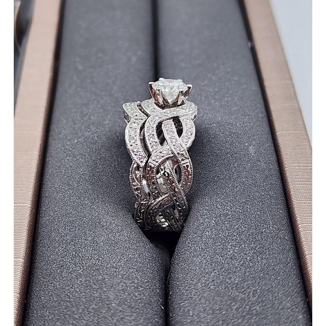 2020s 1.00 Ct Diamond Engagement Ring Set Size 6.5 For Sale - Image 5 of 10