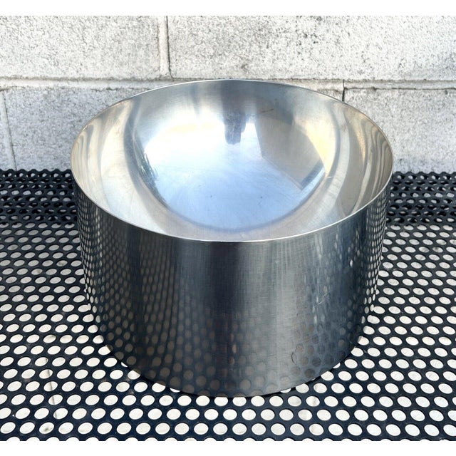 Measurements: Height: 6.25 in Diameter: 9.45 in Originally designed by Arne Jacobsen in 1967 and manufactured by Stelton...