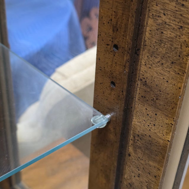 Weiman Pair of Mid 20th Century Weiman Faux Bamboo Burl Pagoda Vitrines [Unsigned] For Sale - Image 4 of 9