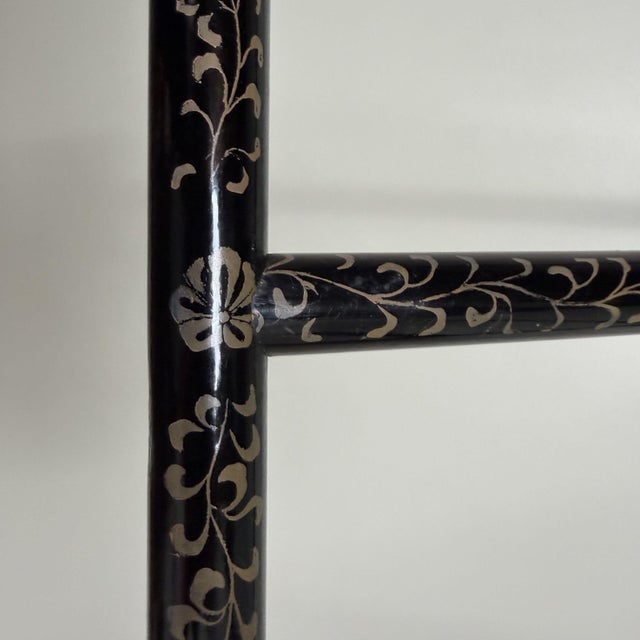 Antique Japanese Black Lacquered Ikō Kimono Hanger with Cranes, 1920s For Sale - Image 14 of 17