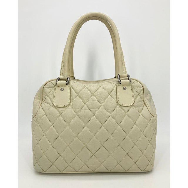 Chanel Chanel Paris New York Cream Distressed Bowling Tote For Sale - Image 4 of 11