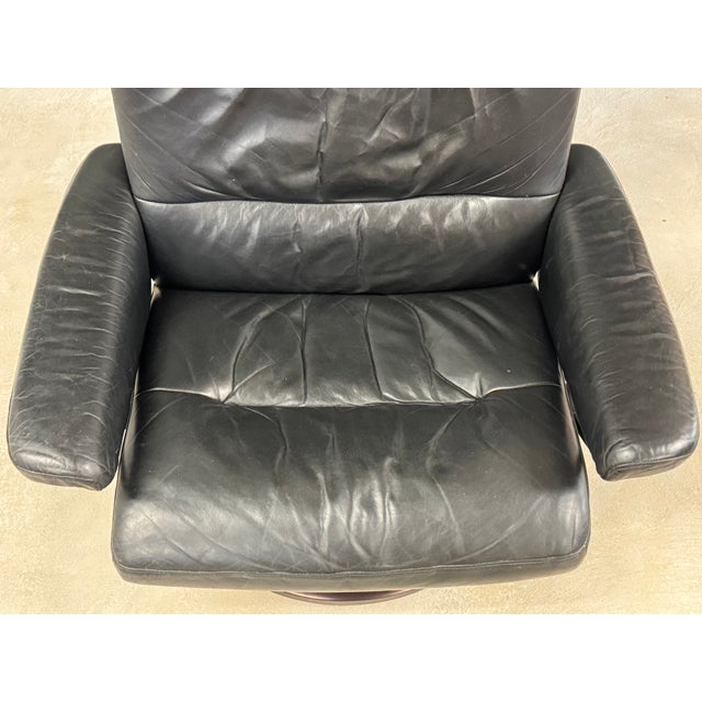 Mid-Century Modern Ekornes Stressless Black Leather Reclining Lounge Chair For Sale - Image 3 of 8