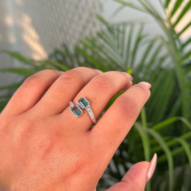 This Toi et Moi ring featuring a 1 carat of octagon emerald set in 14K white gold. The gemstones measure approximately...