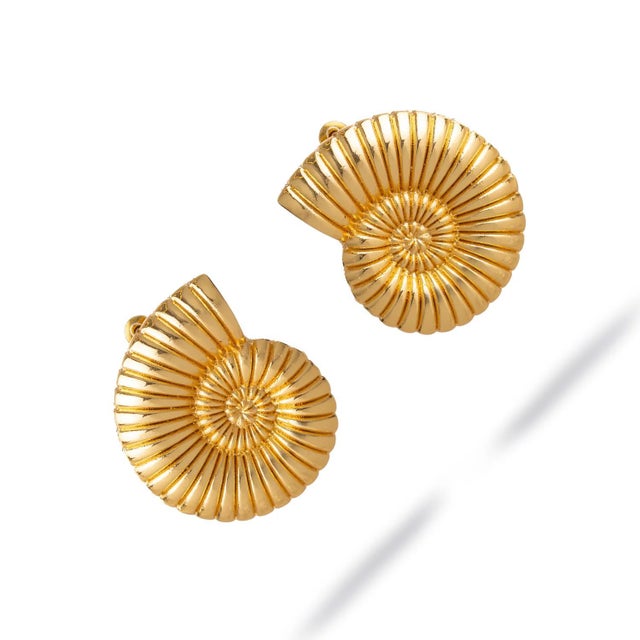 Golden Spiral Seashell Earrings, A Pair For Sale In Miami - Image 6 of 8