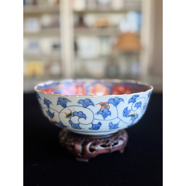 Japanese Antique Edo Imari Porcelain Bowl With Gilt, Scalloped Rim For Sale - Image 3 of 10