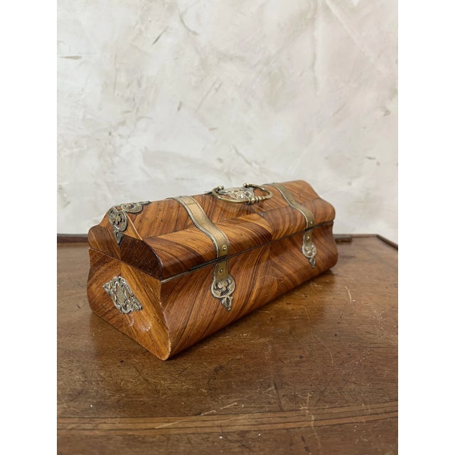 Discover the discreet charm and elegance of the past with this delightful box by Alphonse Giroux, ideal for storing your...