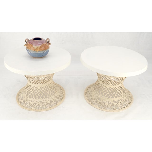 Mid-Century Modern Pair Spun Fiberglass 24" Round Stone Textured Tops End Side Tables Woodard MINT For Sale - Image 3 of 14