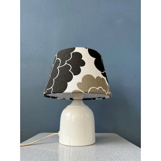 1970s Small Space Age Table Lamp with Porcelain Base and Black and White Flower Shade, 1970s For Sale - Image 5 of 11