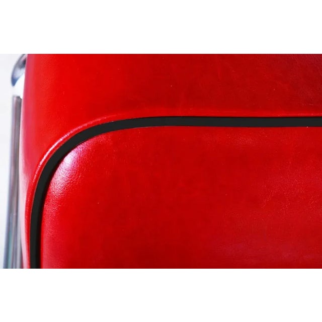 Bauhaus Bauhaus Red Chrome-Plated Tubular Steel Sofa attributed to Robert Slezák, 1930s For Sale - Image 3 of 9