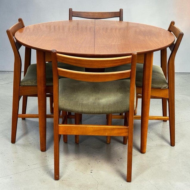Mid Century Circular Extending To An Oval Dining Table & 4 Dining Chairs SIZES :- Table 145 x 106 cms extended, 72.5 cms...