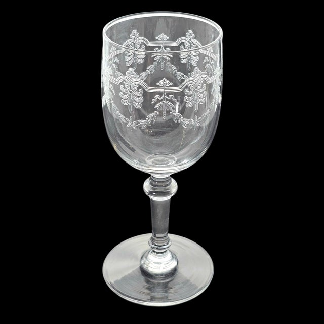 This Baccarat claret glass reflects the expressive elegance of the Beauharnais pattern, one of the house’s most refined...