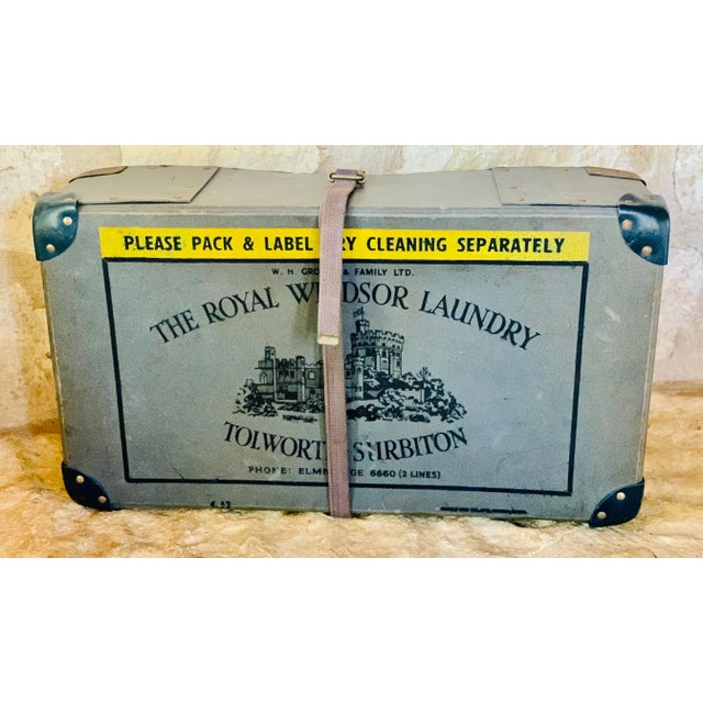 Early 20th Century Vintage English Laundry Mailing Box For Sale In San Antonio - Image 6 of 11