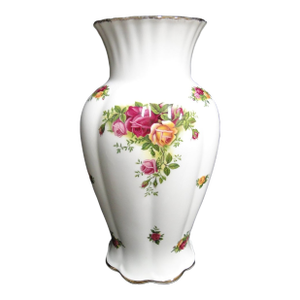 Vintage Royal Albert Old Country Roses, England: Montrose Vase