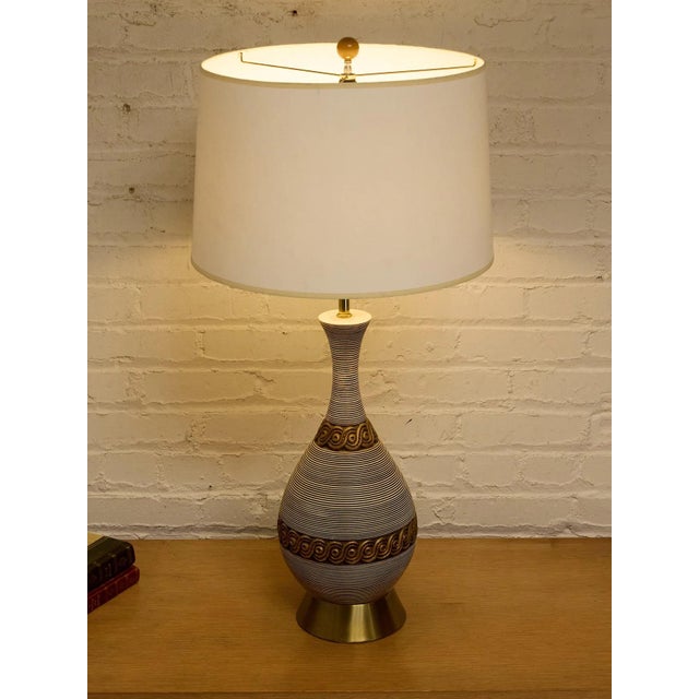 Mid 20th Century Ribbed Gourd Mid Century Table Lamp With Brass Base and White Drum Shade For Sale - Image 4 of 7