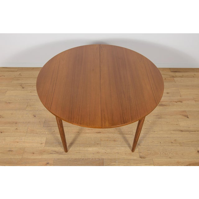1960s Mid-Century Modern Round Extendable Dining Table in Teak from G-Plan, 1960s For Sale - Image 5 of 18