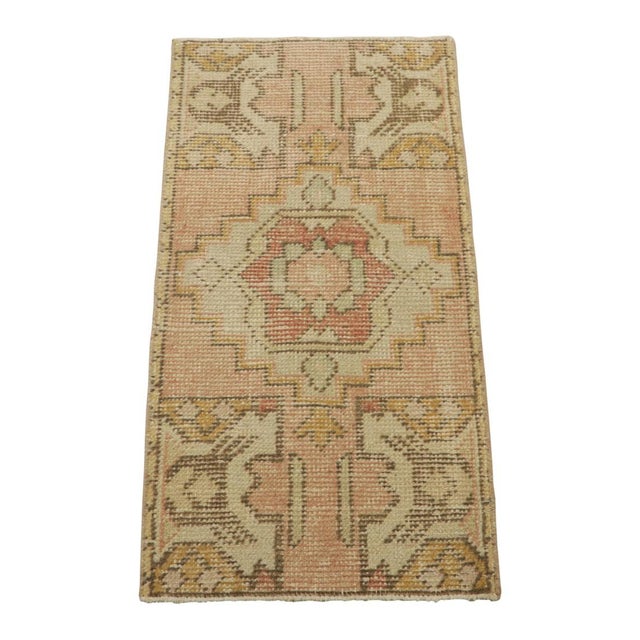 1950s Vintage Turkish Rug in Pink and Cream With Geometric Medallion | Rug & Kilim For Sale - Image 5 of 7