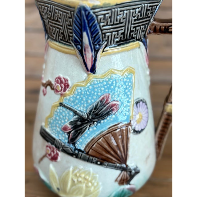 Traditional Victorian Majolica Aesthetic Movement Pitcher – Japonisme Lotus, Fans & Dragonfly, c.1880 For Sale - Image 3 of 8