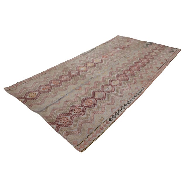 Traditional Embroidered Vintage Turkish Kilim Rug- 4′11″ × 9′2″ For Sale - Image 3 of 7