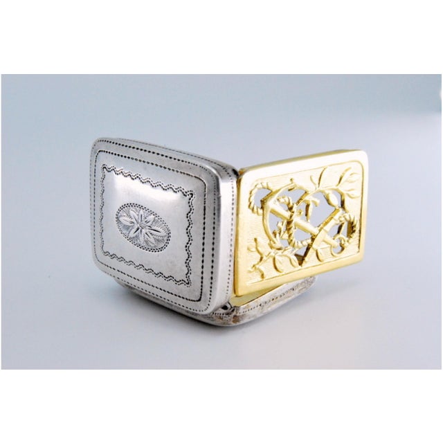 Metal George III Silver and Gold Vinaigrette Box with Engravings For Sale - Image 7 of 11