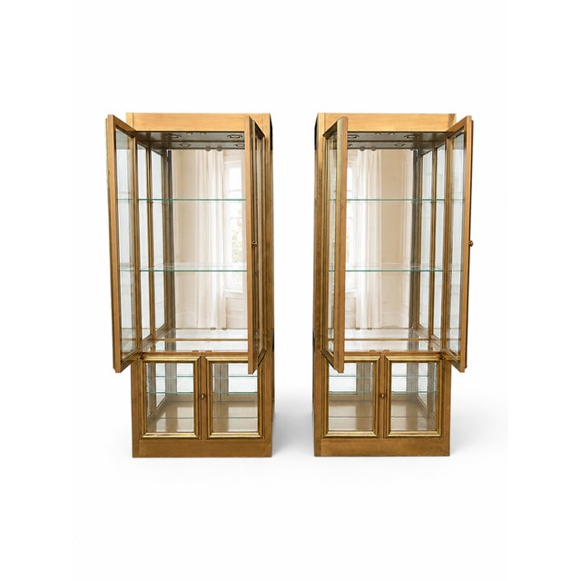 Brass Pair of Vintage Mastercraft Brass & Glass Illuminated Display Cabinets For Sale - Image 8 of 17