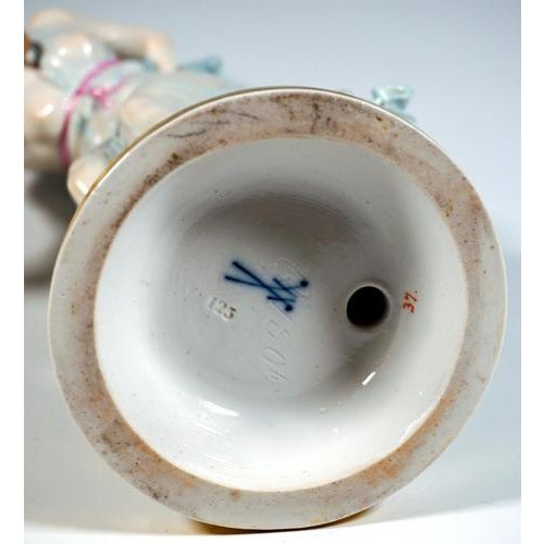 Art Nouveau Figurine of Young Lady Ball Player attributed to Walter Schott for Meissen, 1900s For Sale - Image 6 of 7
