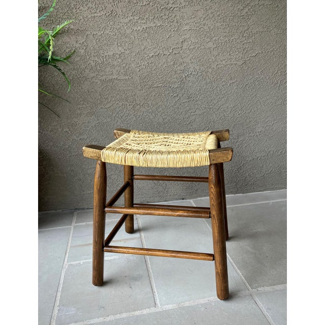 Mid 20th-Century Refined Rustic Maple Wood Mortise & Tenon Fiber Rush Saddle Seat Bench / Stool For Sale In Austin - Image 6 of 18
