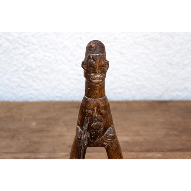 1960s Songye Spirit Carved African Slingshot For Sale - Image 5 of 6