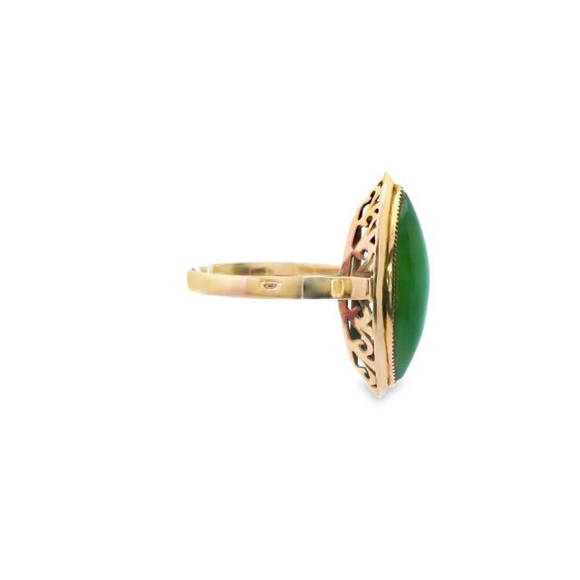 1970s 1970s 14k Yellow Gold Green Jade Cabochon Statement Ring, Size 8 For Sale - Image 5 of 13
