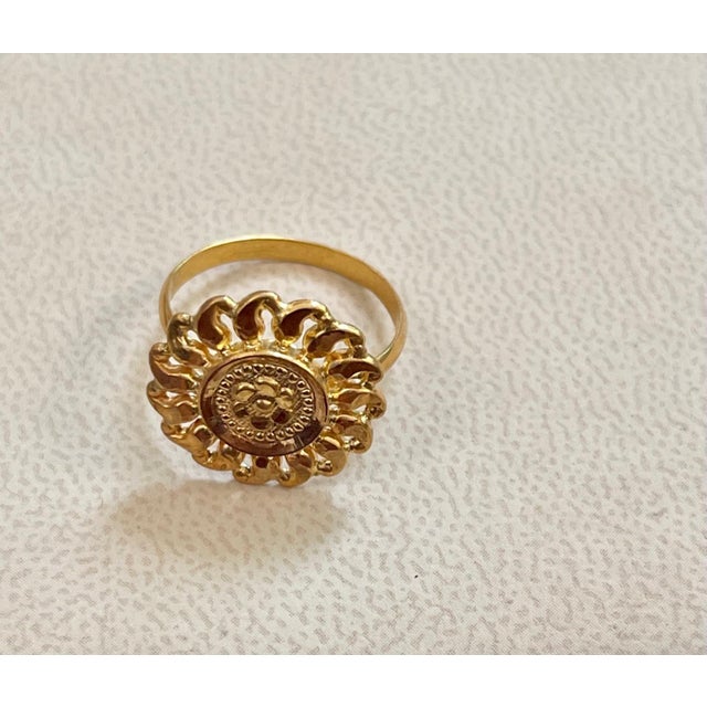 2000 - 2009 22 Karat Yellow Gold Flower Ring For Sale - Image 5 of 18