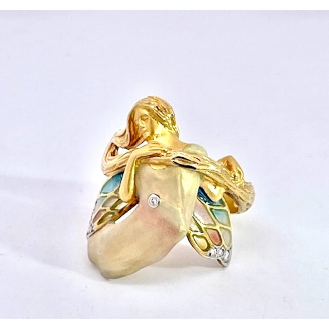 This Masriera ring is special and seldom found. You have found it here and it is ready for a new owner. This ring is done...