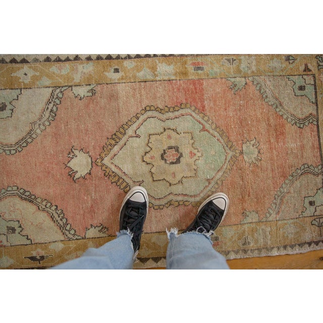 :: Center medallion buffered at either opposing end with floral cross-section atop an abrashed ground. Wrapped by...