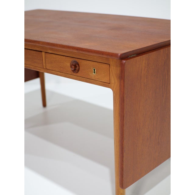 AT-305 Drop-Leaf Desk in Teak and Oak from Hans J. Wegner, Denmark, 1950s For Sale - Image 6 of 18