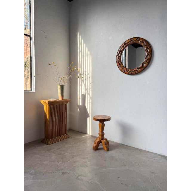 Vintage small round rattan mirror. Very elegant and timeless. Beautiful patina and color. New hanging system on the back....