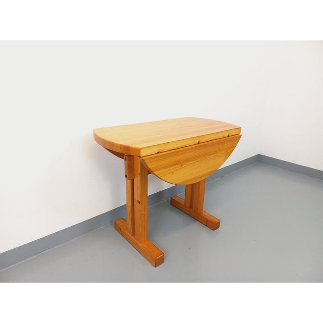 Charlotte Perriand Vintage Round Dining Table in Pine by Charlotte Perriand for Les Arcs, 1970s For Sale - Image 4 of 18