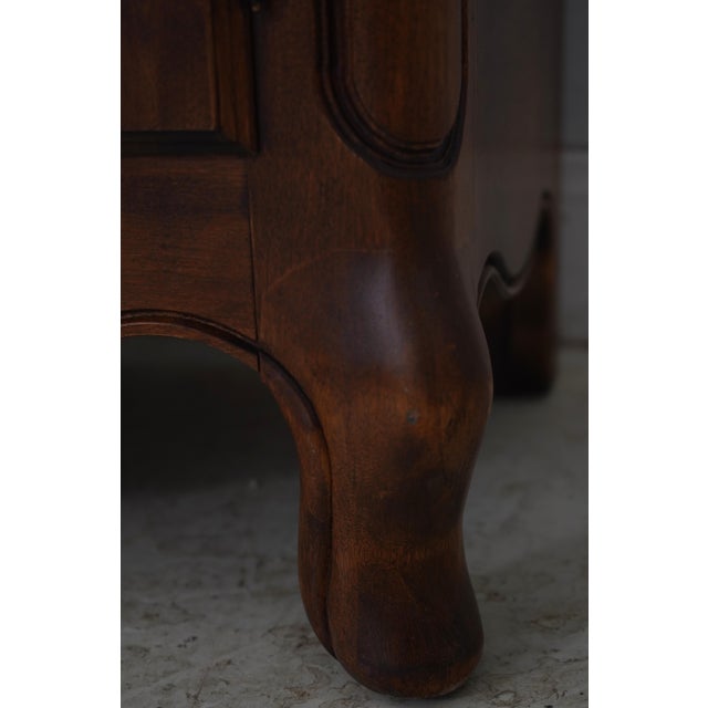 1980s Ethan Allen French Country Birch Curio Display Cabinet For Sale - Image 12 of 17