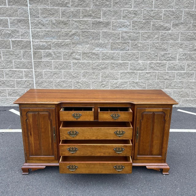A late 20th century Thomasville Bay Colony collection Traditional Chippendale style solid maple buffet having five drawers...