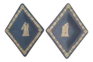 1930s English Neoclassical Wedgwood Jasperware Blue and White Dishes - a Pair