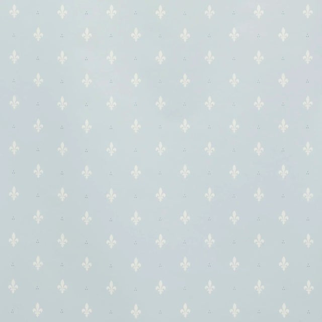 Schumacher Sample - Schumacher Fleur De Lis Wallpaper in Mineral For Sale - Image 4 of 4