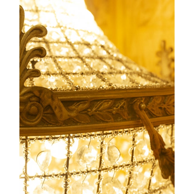 This crystal hot air balloon chandelier, produced in Brittany in the 20th century, has a remarkable history. Installed in...