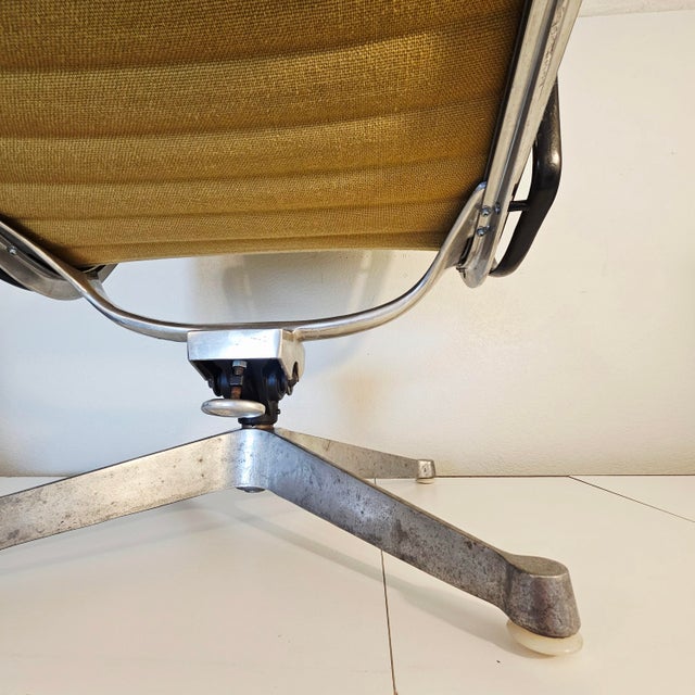 Metal 1950's Charles & Ray Eames for Herman Miller Aluminum Group Recliner & Ottoman — 1st Generation / Patent Pending For Sale - Image 7 of 10