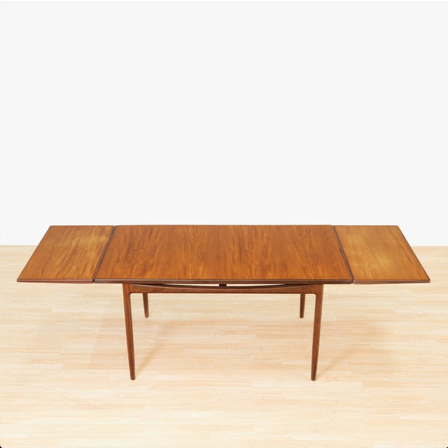 G Plan Mid Century Extending Dining Table by Ib Kofod-Larsen for G Plan For Sale - Image 4 of 18