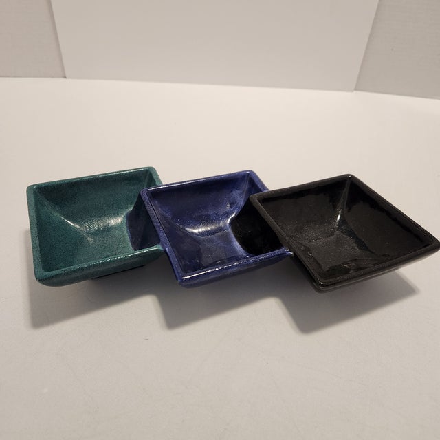 1990s Mid-Century Modern Triple Sectional Stoneware Appetizer Tray – Teal, Purple, Black Reactive Glaze - Set of 3 For Sale - Image 10 of 10