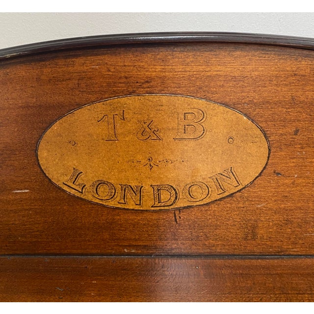 English Style Chest of Drawers in Walnut, 1900s For Sale - Image 6 of 10